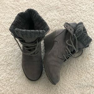Gray Winter ankle wedge